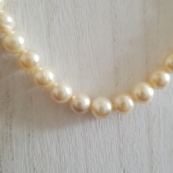 Faux Pearl Necklace - Picture 2 of 6